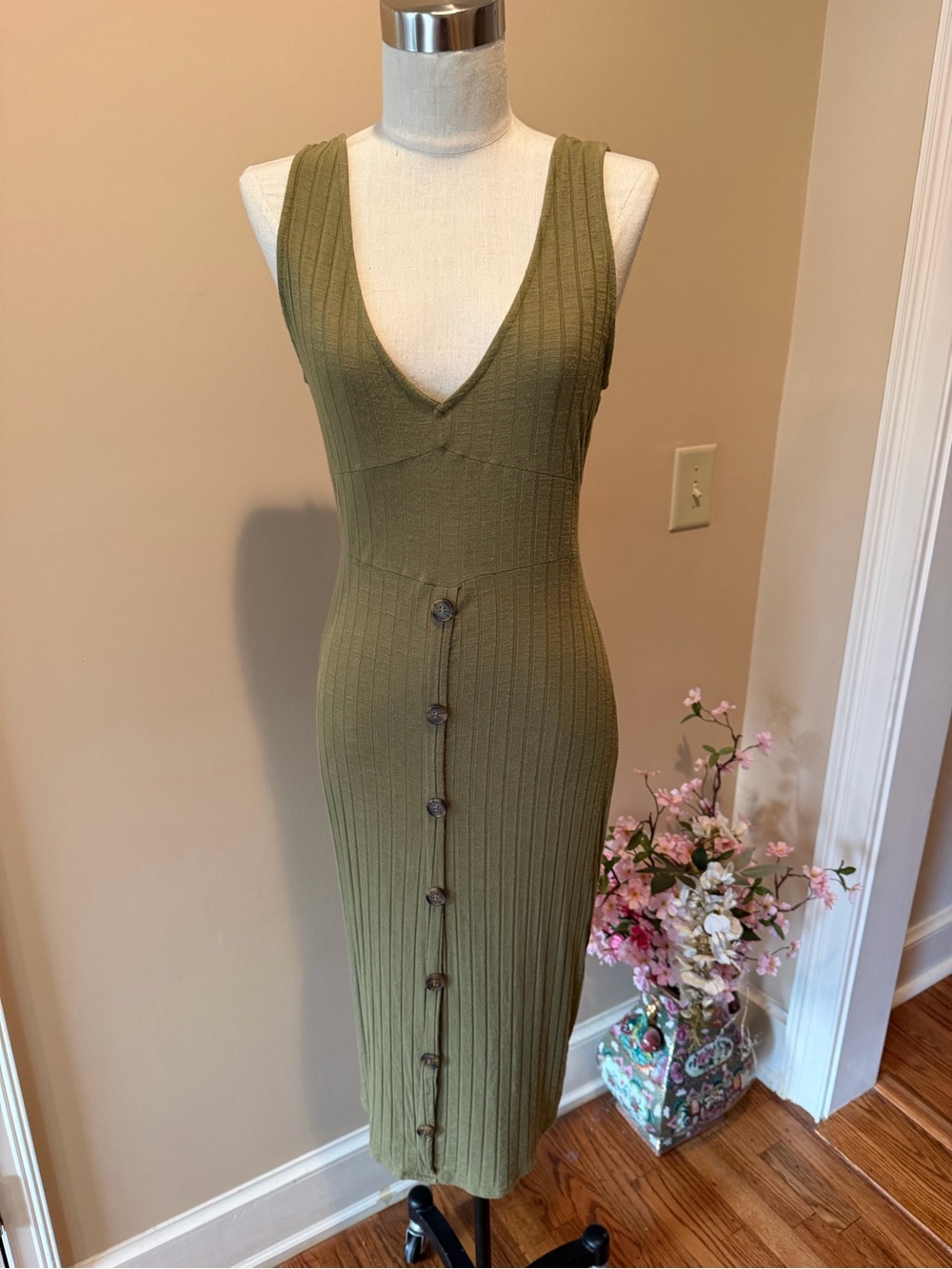 Francesca’s Alya Olive Green Ribbed V-Neck Button Midi Dress
